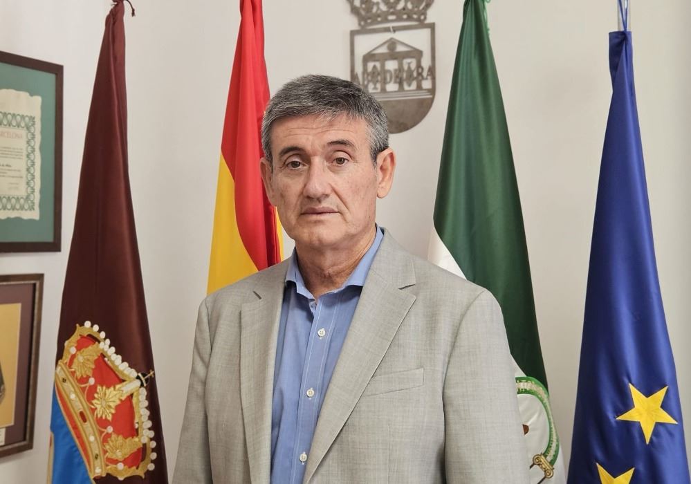 Manuel Cortés hace un llamamiento a la prudencia y traslada un mensaje de tranquilidad a sus vecinos