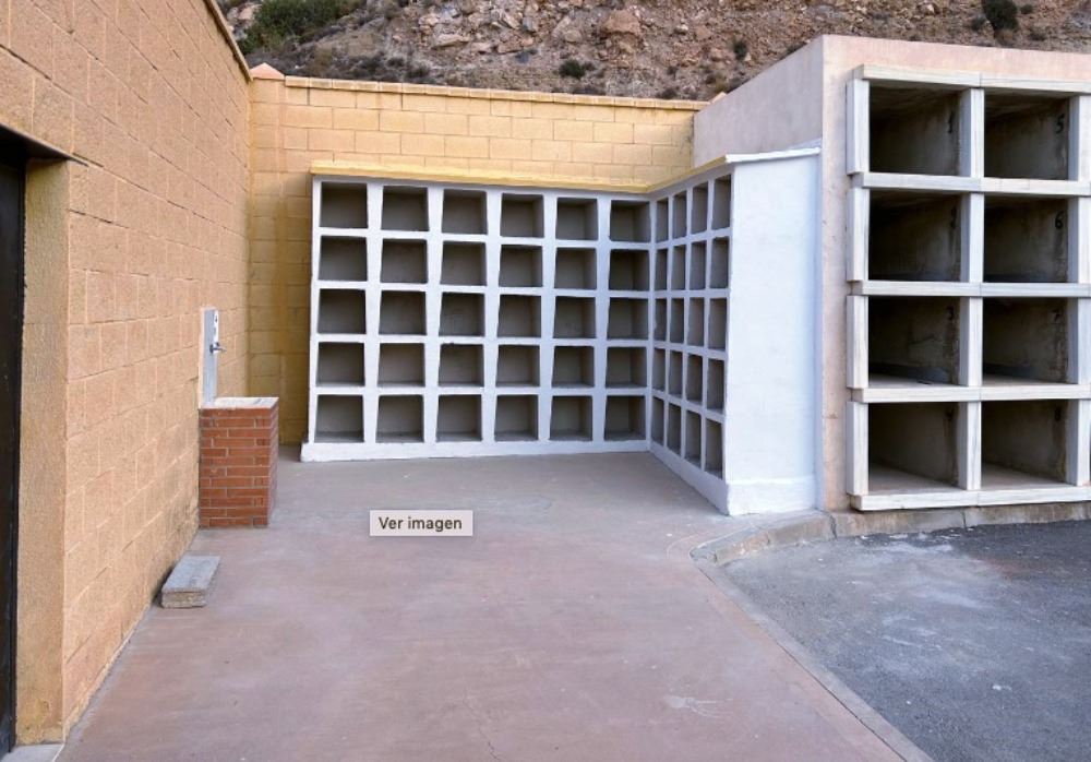 Los vecinos de Vícar disponen ya de columbarios en el cementerio donde depositar las cenizas de sus difuntos