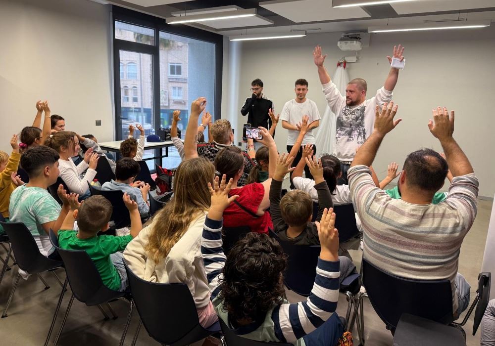 El Aula del Mar baila al ritmo del rap en el estreno de la nueva edición de ‘La mar de divertida’, con inscripciones agotadas