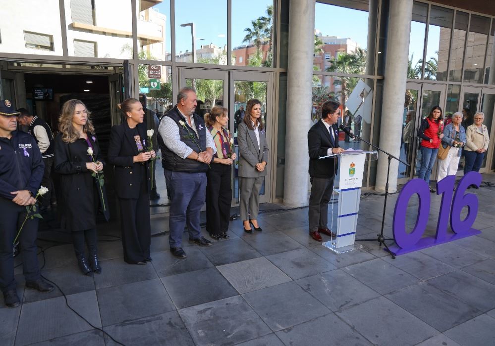 El Ejido recuerda a las 38 mujeres y 3 niños asesinados durante 2025 en el Día Internacional para la Eliminación de la Violencia contra la Mujer