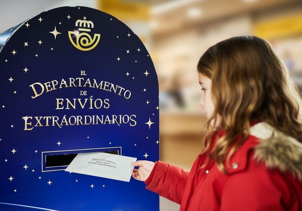 Los buzones mágicos de Correos para las cartas de Papá Noel y los Reyes Magos ya están en 7 oficinas de Almería