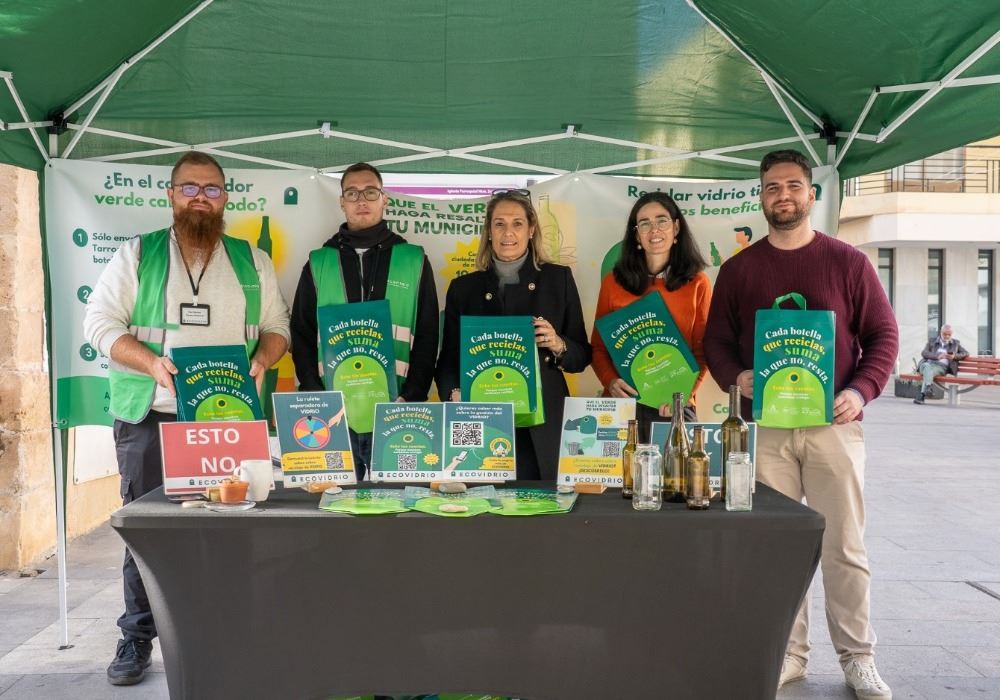 Roquetas de Mar impulsa una nueva campaña navideña de concienciación y reciclaje de vidrio