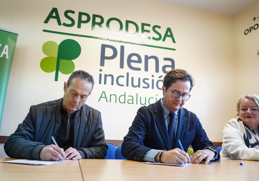 DUE y ASPRODESA firman un convenio de colaboración para realizar actividades conjuntas que favorezcan la inclusión y la autonomía de los usuarios