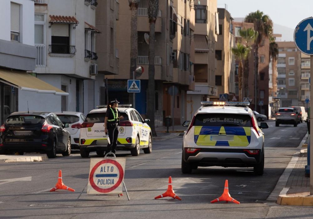 La Policía Local de Adra realiza una nueva campaña de vigilancia y control de camiones y autobuses desde el lunes