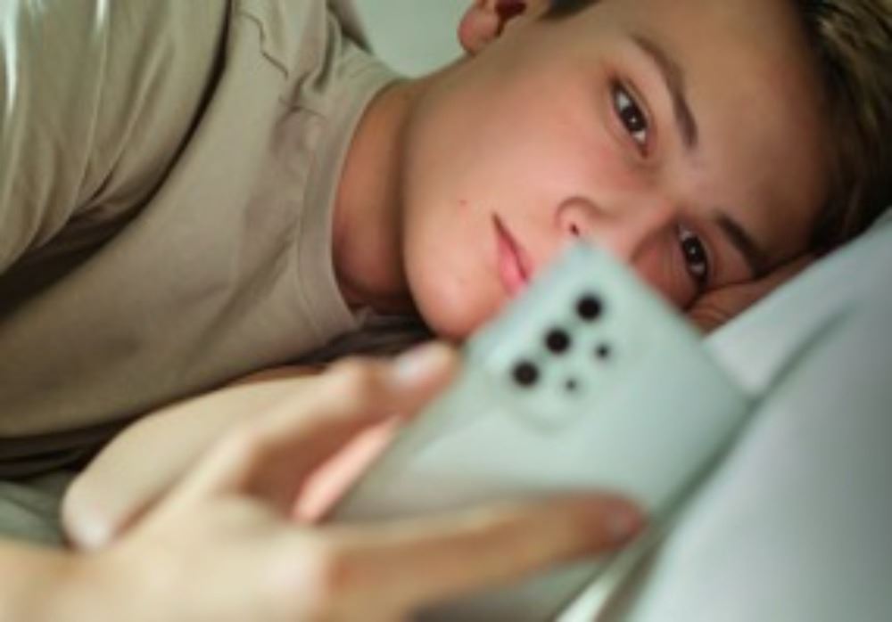 ¿Está tu hijo enganchado al móvil? Uno de cada cinco adolescentes españoles lo está