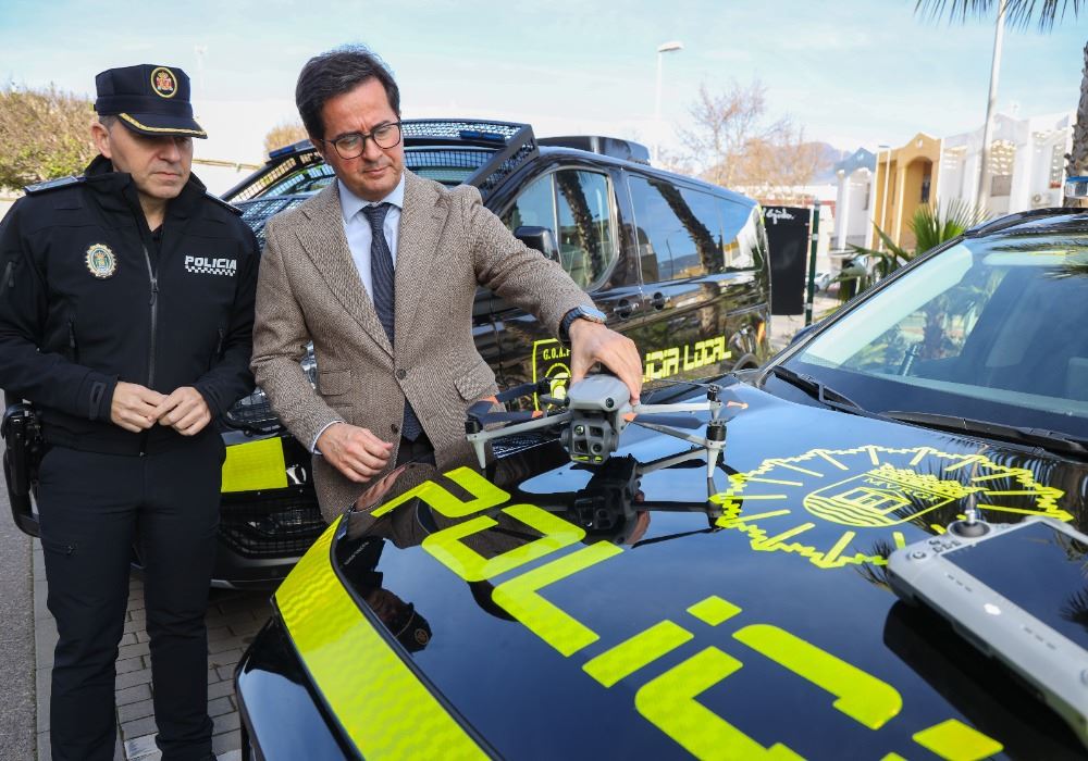 La Policía Local refuerza sus medios con la incorporación de un dron de última generación y un nuevo vehículo para la patrulla rural