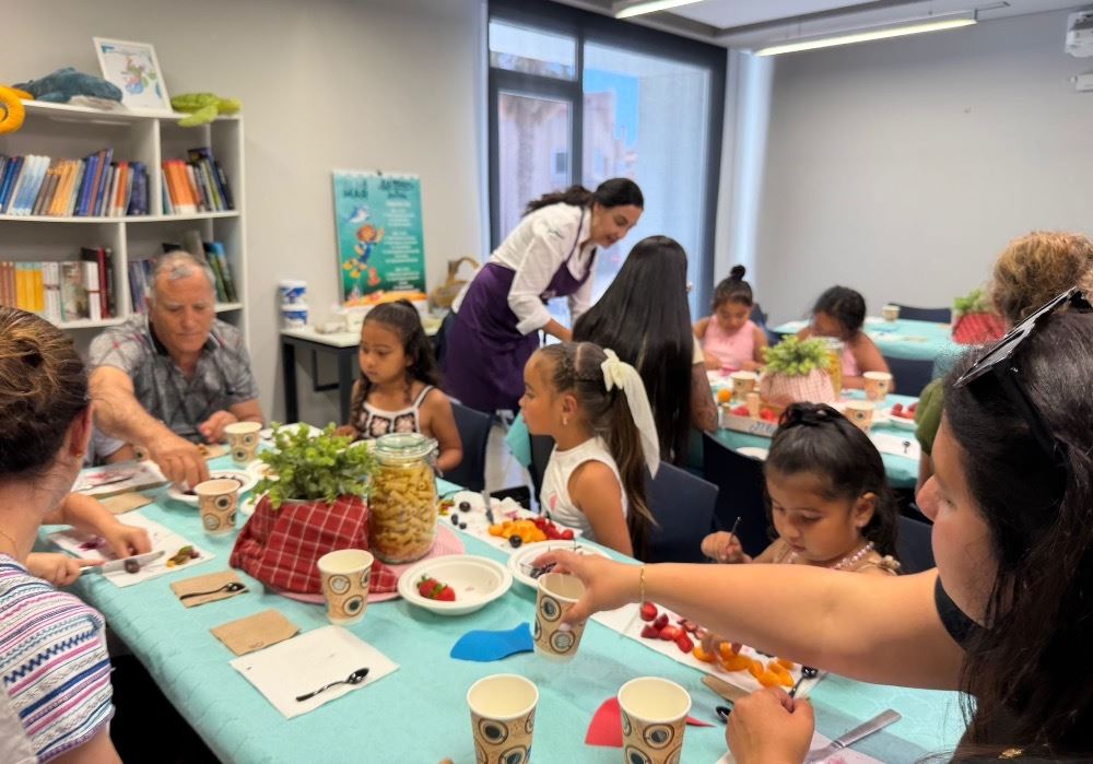 El Aula del Mar convierte la fruta de temporada en una experiencia de cocina saludable ‘La mar de divertida’