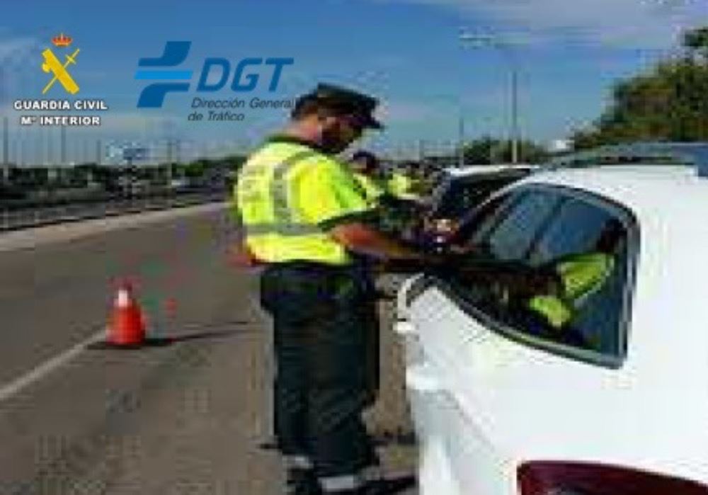 La Guardia Civil investiga a un menor por conducir sin permiso de conducción mientras viajaba con su madre y otro familiar