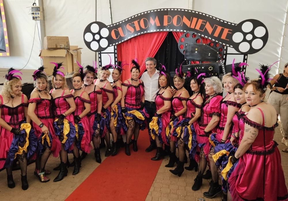 Adra continúa con las actividades de verano con el VIII Aniversario Custom Poniente