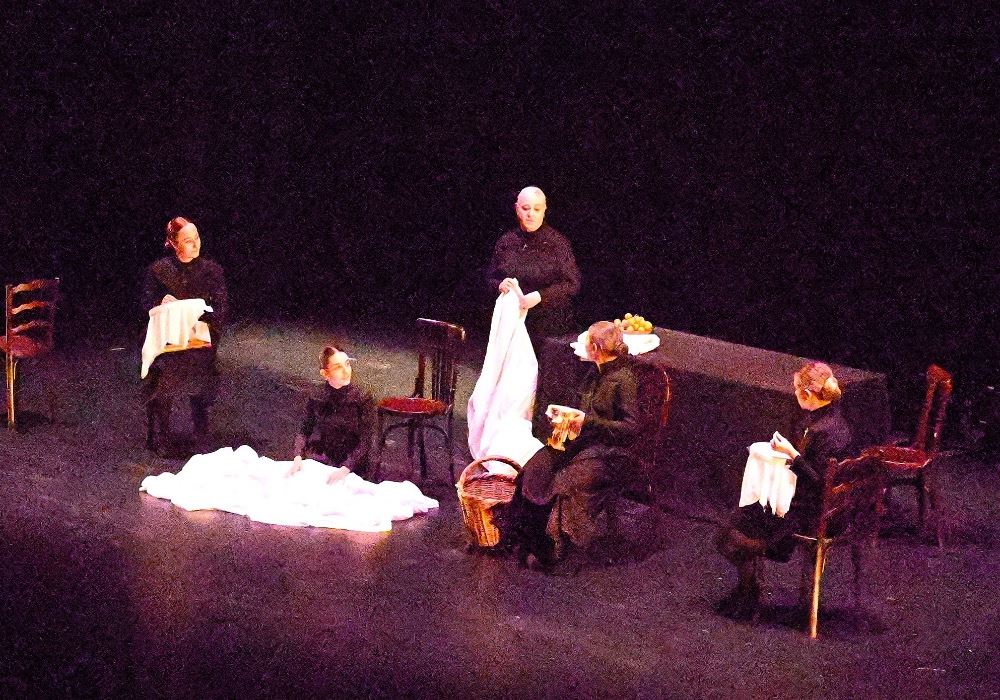 Gran éxito de ‘La casa de Bernarda Alba’ representada por Alumnos de la Escuela de Teatro de Roquetas