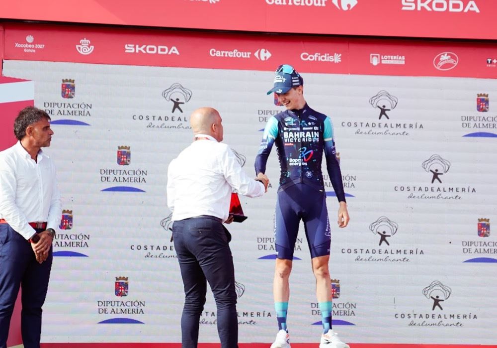 La Vuelta exhibe al mundo la excelencia turística y deportiva del destino ‘Costa de Almería’