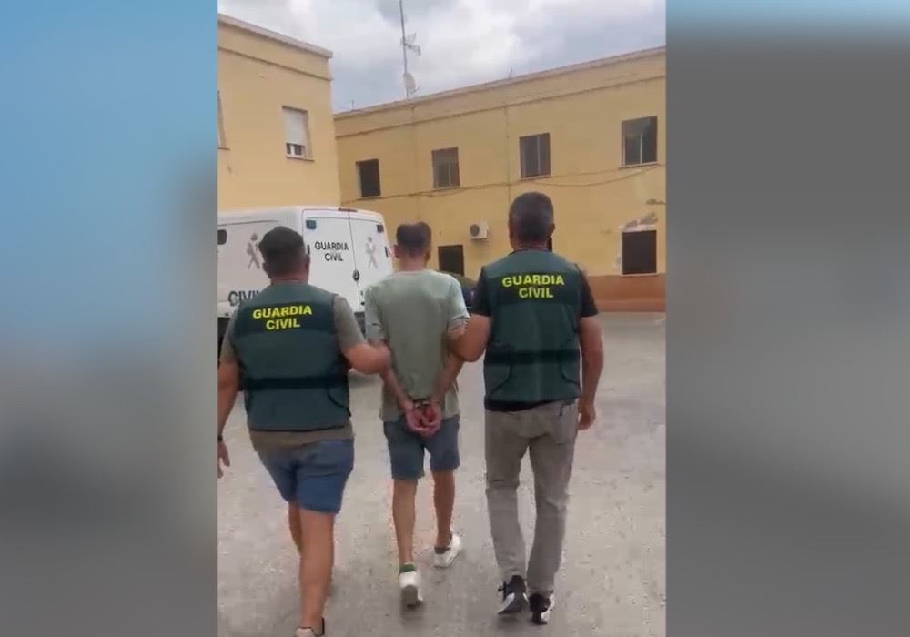 La Guardia Civil detiene en Roquetas de Mar al presunto autor de un robo con fuerza que ya había sido detenido días antes por otros once robos en viviendas