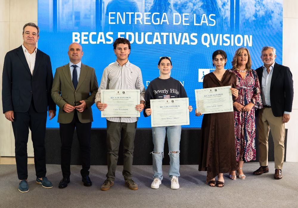 Cuatro jóvenes almerienses reciben las becas Qvision con el apoyo de Diputación y ONCE