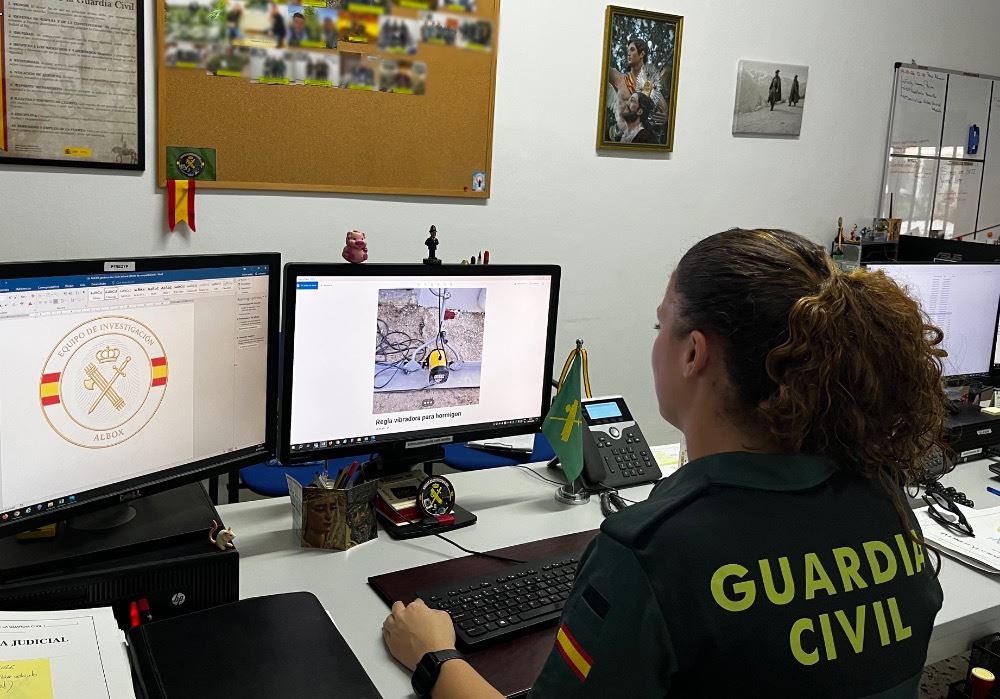 Un anuncio en redes sociales permite a la Guardia Civil recuperar los efectos sustraídos durante dos robos y la investigación de dos personas