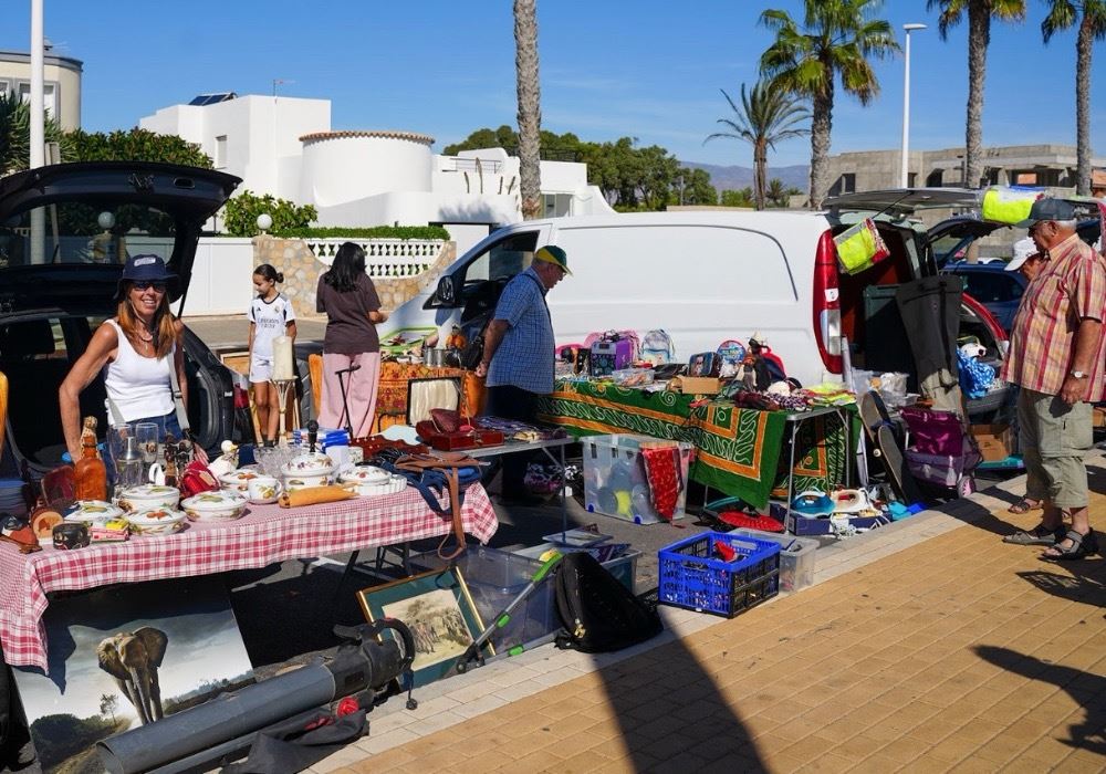 Gran afluencia de vecinos y visitantes en la XX edición del tradicional Car Boot Sale organizado por Urbaroquemar
