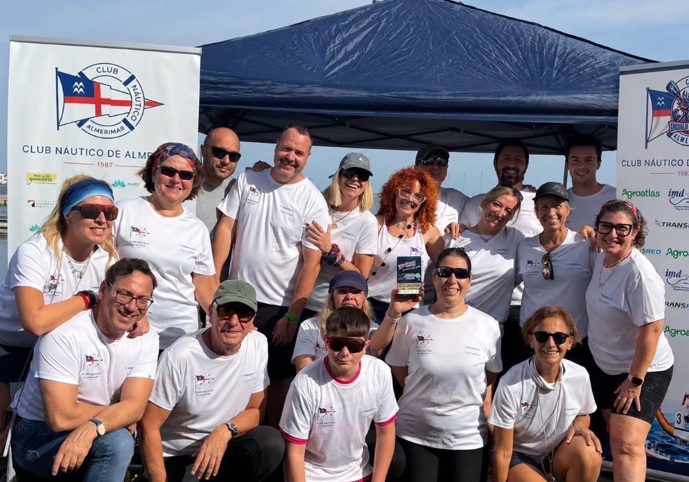 El equipo de Dragon Boat del Club Náutico de Almerimar conquista el bronce femenino en su debut internacional en Murcia
