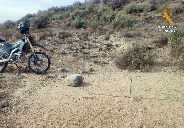 La Guardia Civil identifica a dos cazadores que utilizaban un puesto improvisado cerca de viviendas habitadas