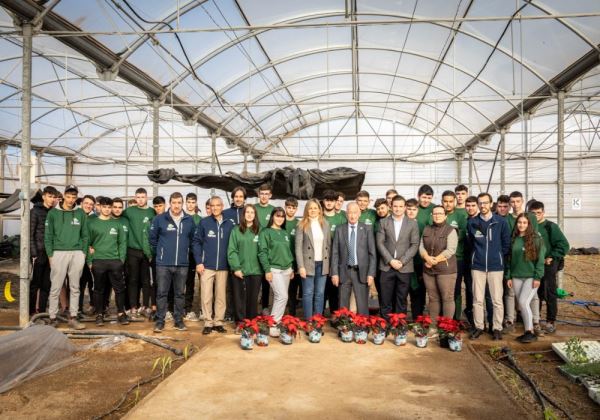 Roquetas de Mar cede a la Escuela Agraria Campomar un invernadero para la realización de prácticas