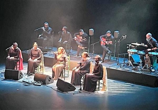 La Zambomba flamenca de Felipa del Moreno en el Teatro Auditorio inicia la Navidad en Roquetas de Mar