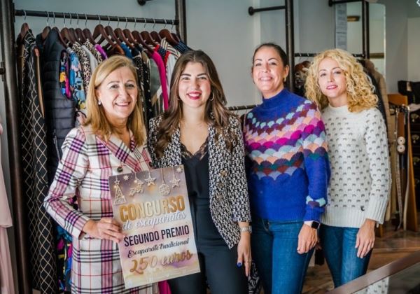 El Ayuntamiento entrega los premios de los comercios ganadores del concurso de escaparates navideños