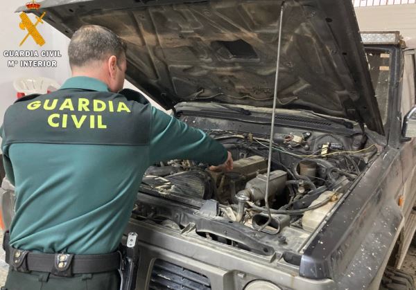 La Guardia Civil detiene e investiga en Albox a dos hermanos como autores de los delitos de robo de vehículo y falsificación de documento público
