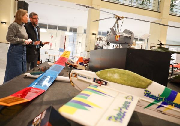 El aeromodelismo ‘aterriza’ en el Patio de Luces con una exposición por el 30º aniversario del Club Alborán