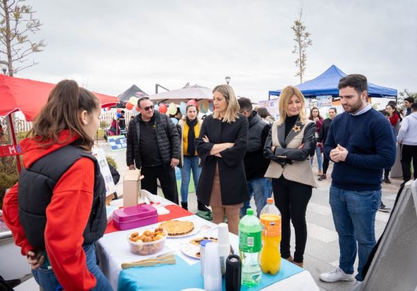 Alumnos del IES El Parador llevan a cabo un mini FITUR con 25 expositores en el Parque de la Música