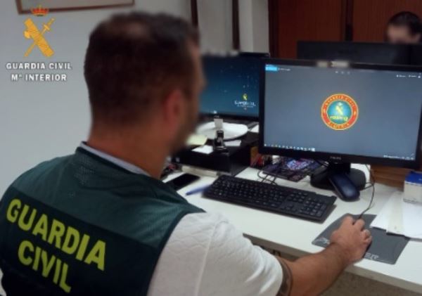 La Guardia Civil detiene en Almería a 10 personas por estafar 72.000 euros a una empresa
