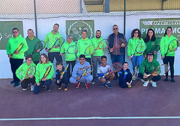 EL CLUB “SMASH” LA MOJONERA CELEBRA EL DÍA DE ANDALUCÍA EN UNA JORNADA DE CONVIVENCIA Y TENIS