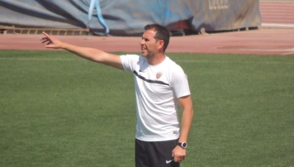 Esteban Navarro se convierte en el nuevo entrenador del filial del Almería