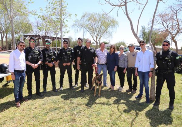 La IX Feria del Ganado en Tarambana abre sus puertas con una exhibición de la unidad canina de la Policía Local