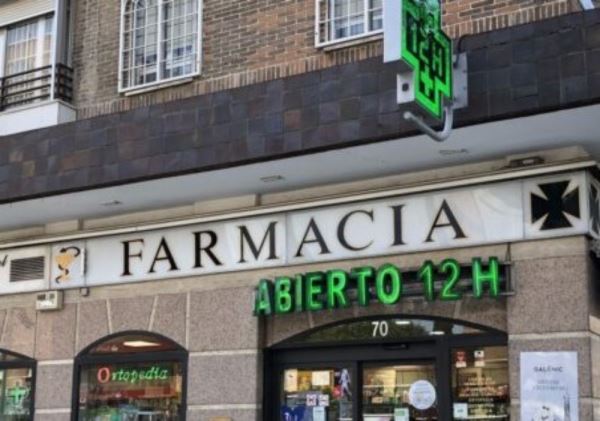 Un medicamento para el cáncer y un colirio antibiótico, los  más buscados en las farmacias almerienses