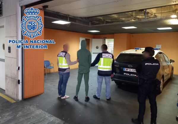 La Policía Nacional ha detenido a dos varones que drogaban a sus víctimas para robarles