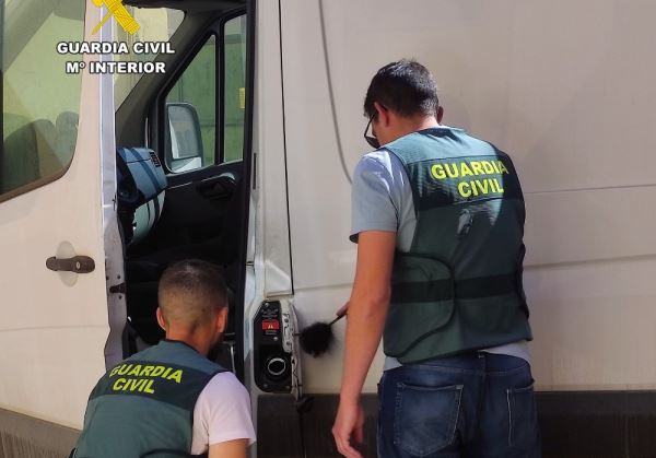 La Guardia Civil detiene en Roquetas de Mar a una persona como autor de 8 delitos de robo en interior de vehículo y uno de robo con fuerza en interior de vivienda