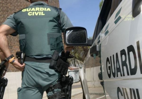 La Guardia Civil investigó a un vecino de El Ejido (Almeria) por estafar a un ayuntamiento de la Comarca do Barbanza