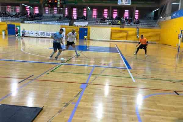 El equipo masculino de fútbol sala del CD El Ejido vence 4-3 al Peligros y ya es quinto