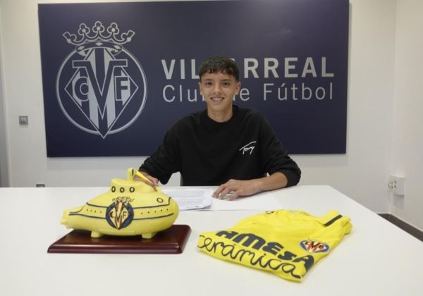 Amat recibe al joven futbolista roquetero, Alejandro Vidal, nuevo fichaje del Villareal en categoría de cadete