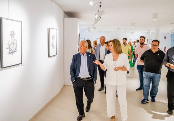 El Museo Taurino de Roquetas acoge la exposición ‘Entre capotes y alamares’ de María José Pastor