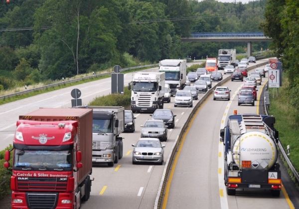 La Guardia Civil inspeccionó y denunció a un camionero que no efectuó ningún descanso diario tras conducir durante 15,42 horas ininterrumpidas