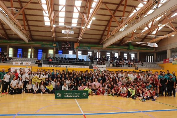 Los chicos del Cajasur CBM y las chicas del Colegio Maravillas de Benalmádena, ganan el Cadeba cadete