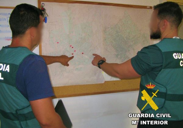 La Guardia Civil detiene en Níjar a los dos autores de ocho robos en comercios ubicados en la misma zona donde residían