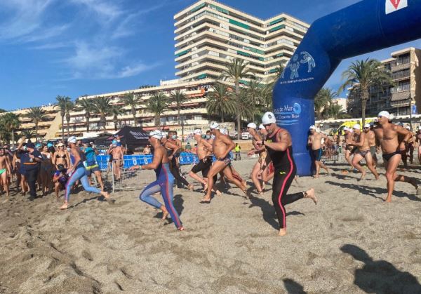 Unos 120 nadadores participarán en la Travesía a Nado “Puerto de Aguadulce” que se celebra este domingo