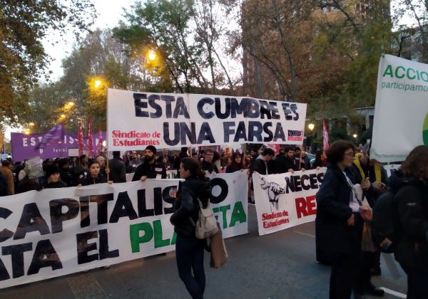 Terroristas y jóvenes por el clima