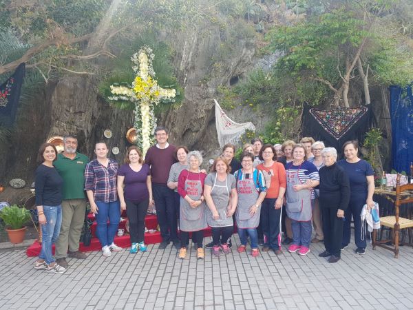 Las camareras de la Virgen de los Dolores de Guainos ganan el primer premio en las Cruces de Mayo de Adra