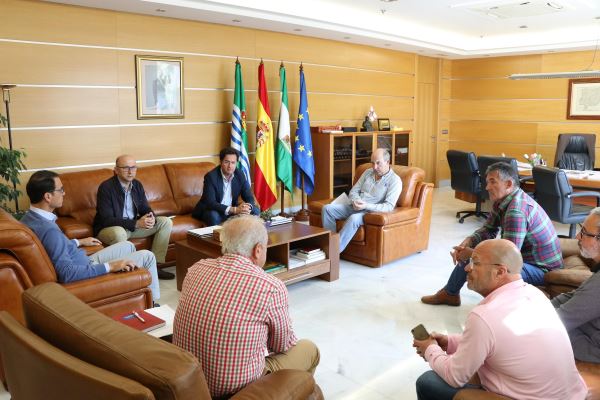 El Ayuntamiento de El Ejido y recicladores de plásticos exigen a la Junta una solución a la gestión de este tipo de residuos