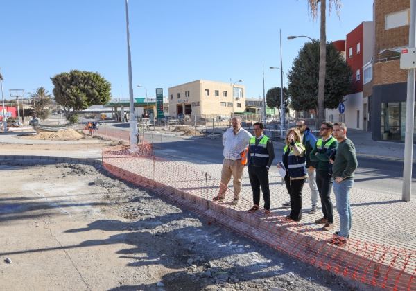 Avanzan las obras de la nueva rotonda en el acceso a Balerma que permitirá una circulación más ordenada y continua