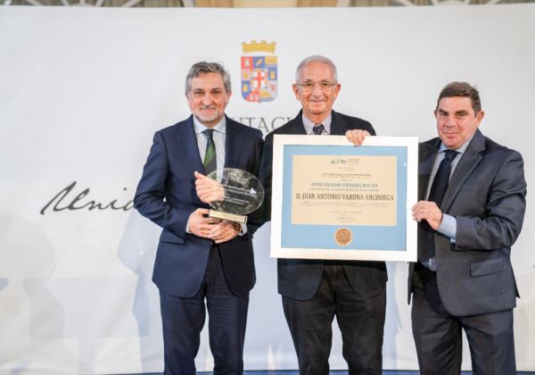 La UIM entrega en Diputación el I Premio Iberoamericano Fernando Fernández Montero a Juan Antonio Varona