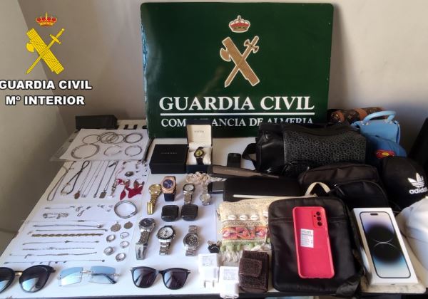 LA GUARDIA CIVIL DETIENE AL AUTOR DE 15 ROBOS EN VIVIENDAS DE ROQUETAS DE MAR Y AGUADULCE