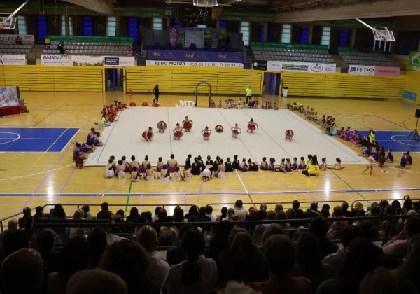 Las Escuelas Deportivas Municipales ponen el colofón al año con exhibiciones de gimnasia rítmica, acrobática y baile moderno