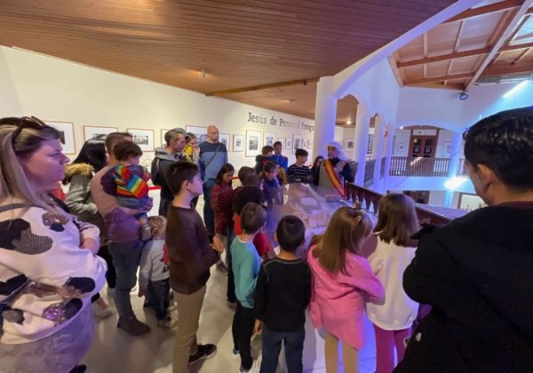 Éxito de participación en la visita teatralizada al entorno del Puerto y el Aula del Mar de Roquetas de Mar